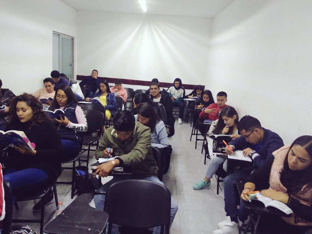 JossVerom's tweet photo. Orgullosa y Agradecida con mis alumnos, por su compromiso, ímpetu, responsabilidad y dedicación a la carrera.  @CDMXOR @tonoams @falcantara0 @MiguelV86839104 @CESCIJUCoficial  #YoSoyCescijuc. https://t.co/qOLyRgDwb4