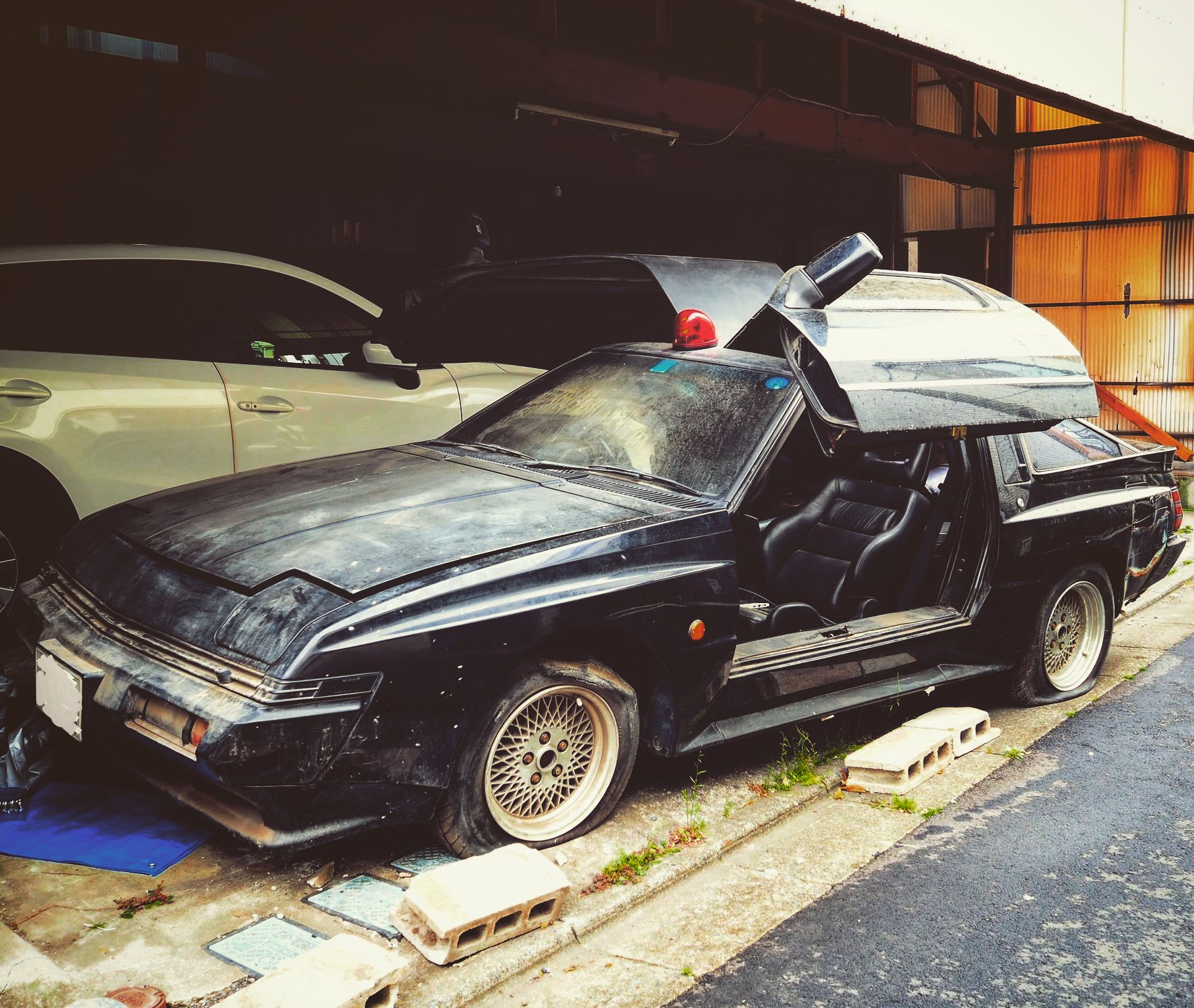 Kijima Hirochii00 うわー もったいない 劇用車も含め僅か数台しか制作されなかったスタリオン ガルウイング すぐにサルベージしてフルレストアしてあげたいです ベース車の三菱最後のfrスポーツ2600gsr Vrですら現存数少ないからね Twitter