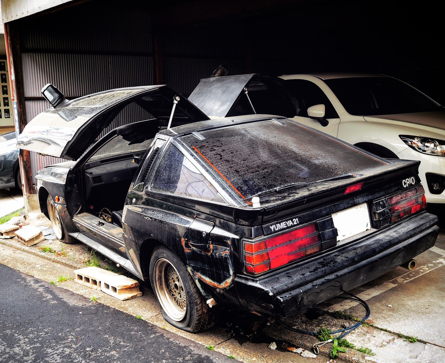 Kijima Hirochii00 うわー もったいない 劇用車も含め僅か数台しか制作されなかったスタリオン ガルウイング すぐにサルベージしてフルレストアしてあげたいです ベース車の三菱最後のfrスポーツ2600gsr Vrですら現存数少ないからね Twitter