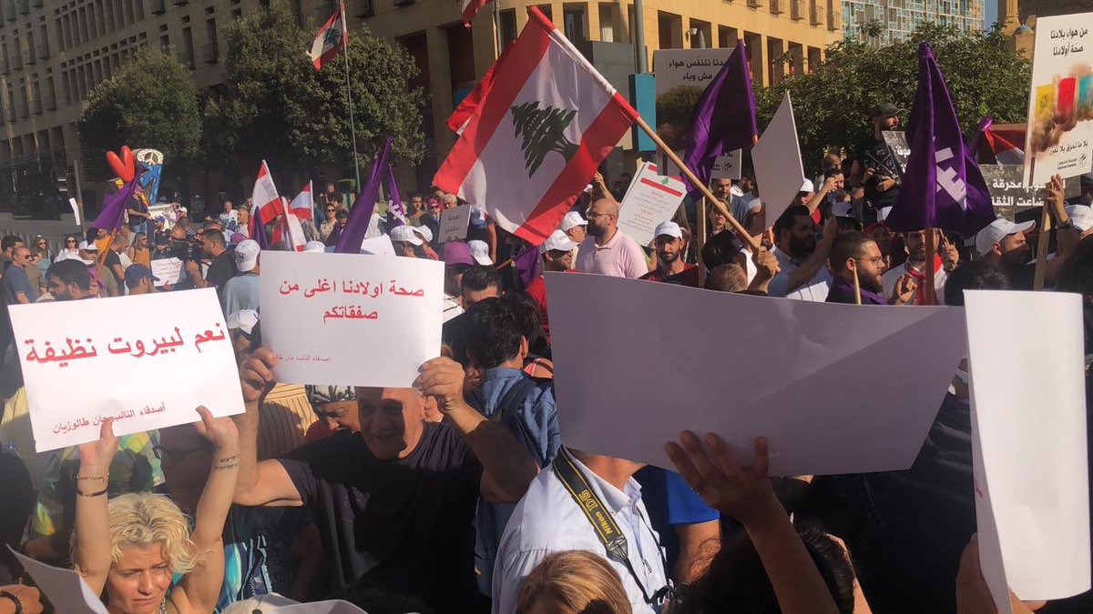 JeanTalouzian's tweet photo. شارك عدد كبير من أصدقاء النائب العميد #جان_طالوزيان من الأشرفية والصيفي والمدور  والرميل في الوقفة الإحتجاجية التي نُظِمت عصر اليوم أمام مبنى #بلدية_بيروت إعتراضاً على مشروع البلدية بإنشاء #محرقة، وتزامن هذا الإعتصام مع إنعقاد جلسة المجلس البلدي الذي ارجأ البنود #لا_للمحارق https://t.co/kXR1aeL0DO