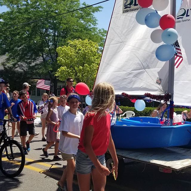 LTS_Sailing's tweet photo. Happy Independence Day!  #littletraversesailors, #harborsprings https://t.co/glaskPt8Zs https://t.co/BTR9WVrr3x