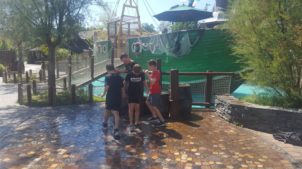 HA_Trips's tweet photo. @HabsAdamsGS @HA_Trips 
What a day! Experiencing so many European countries in one day. So many rides. So much to see. #year7germantrip #Europapark https://t.co/zUWZJXFJac