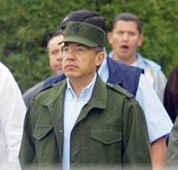 epigmenioibarra's tweet photo. La Defensoria del Pueblo de Oaxaca y la  Comisión de la Verdad nombrada por el Congreso del Estado interpusieron una demanda por crímenes de lesa humanidad contra Felipe Calderón ante la CPI de La Haya. Apoyemos la iniciativa. Llevemos a este traidor a juicio.
#CalderonEsHuerta https://t.co/GjxwQItkda