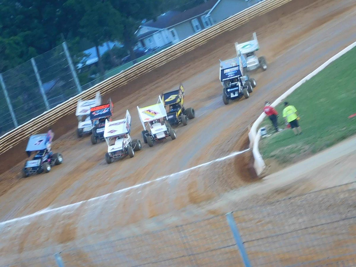 RedRobinRacing's tweet photo. The new Mighty Ducks Flying V starting format we are using for #PASpeedweek2019. Looks like @LoganWagner7W missed the message @PortRoyalSpdway 7-3-19 ππ https://t.co/i5HpnMJdyP