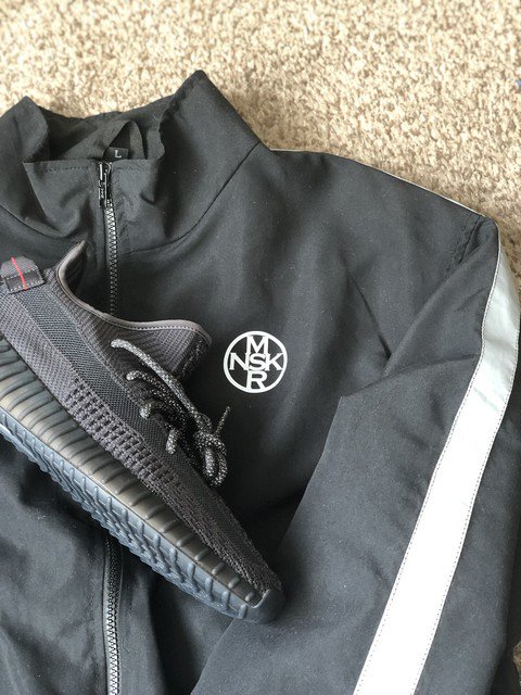 ANSWER THE RIDDLE
I’m used when it’s cold but I’m not a fire
I sometimes have buttons but I’m not a portable heater
I sometimes have a hood but I’m not a car
I have sleeves but I’m not a shirt
What am I? (theres a massive clue in the picture)
#mnskr #mennesker #streetwear #riddle