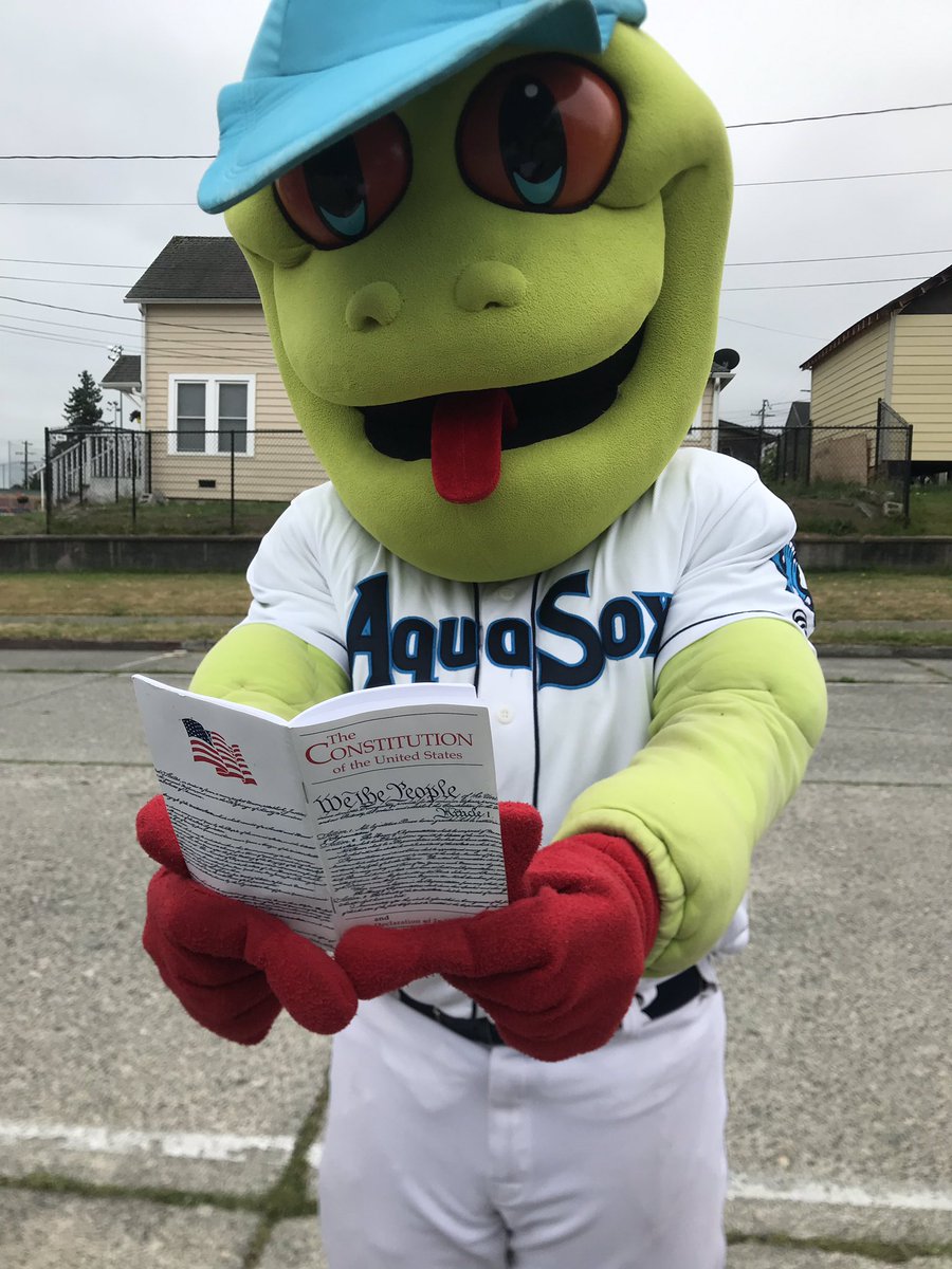 Bet you didn’t think a frog would be reading your pocket constitution before a Fourth of July parade @dhayman77 #frogsquad