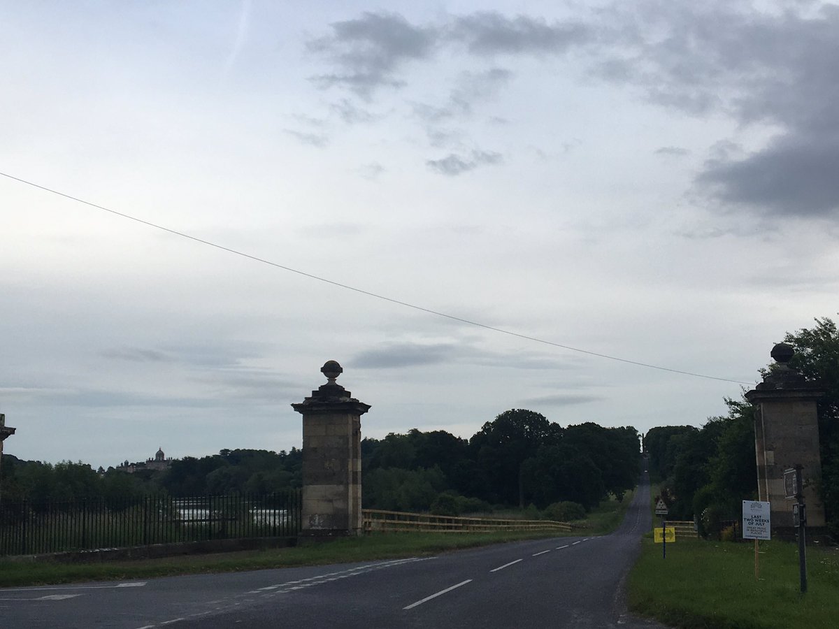 YorkFarmGirl's tweet image. There’s worse view points to be marshalling from! #timetrail #castlehoward #
