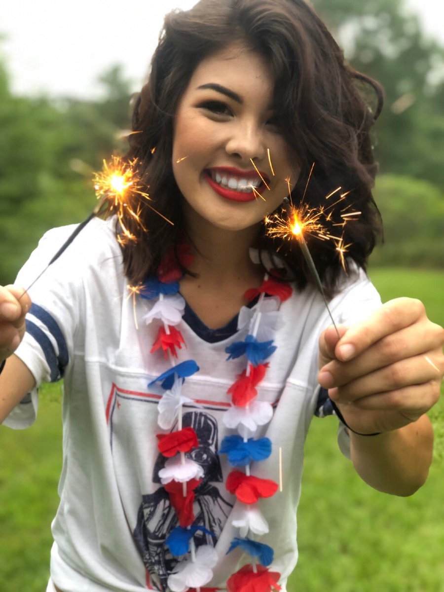 brianakayeee_'s tweet photo. HAPPY 4TH YALL❤️💙🇺🇸 https://t.co/hVEUbSKWvT