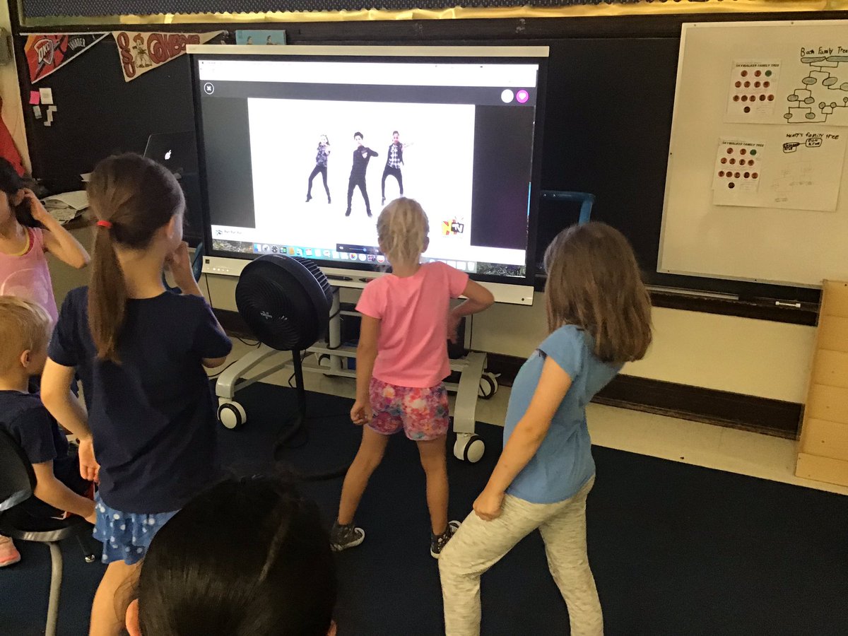 D90SummerSchool's tweet photo. We were watching fireworks, creating clay pieces and making some great dance moves yesterday at summer school! #D90learns https://t.co/cH8jOw7q6f