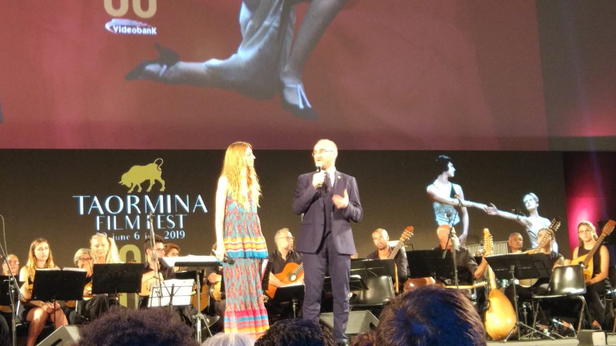 rosariovalastro's tweet photo. Al Taormina Film Fest, alla presenza del regista Oliver Stone, per parlare della campagna della @crocerossa “Non sono un bersaglio”
@HCIDInitiative
#NotaTargetItaly https://t.co/IVjazIT1wW