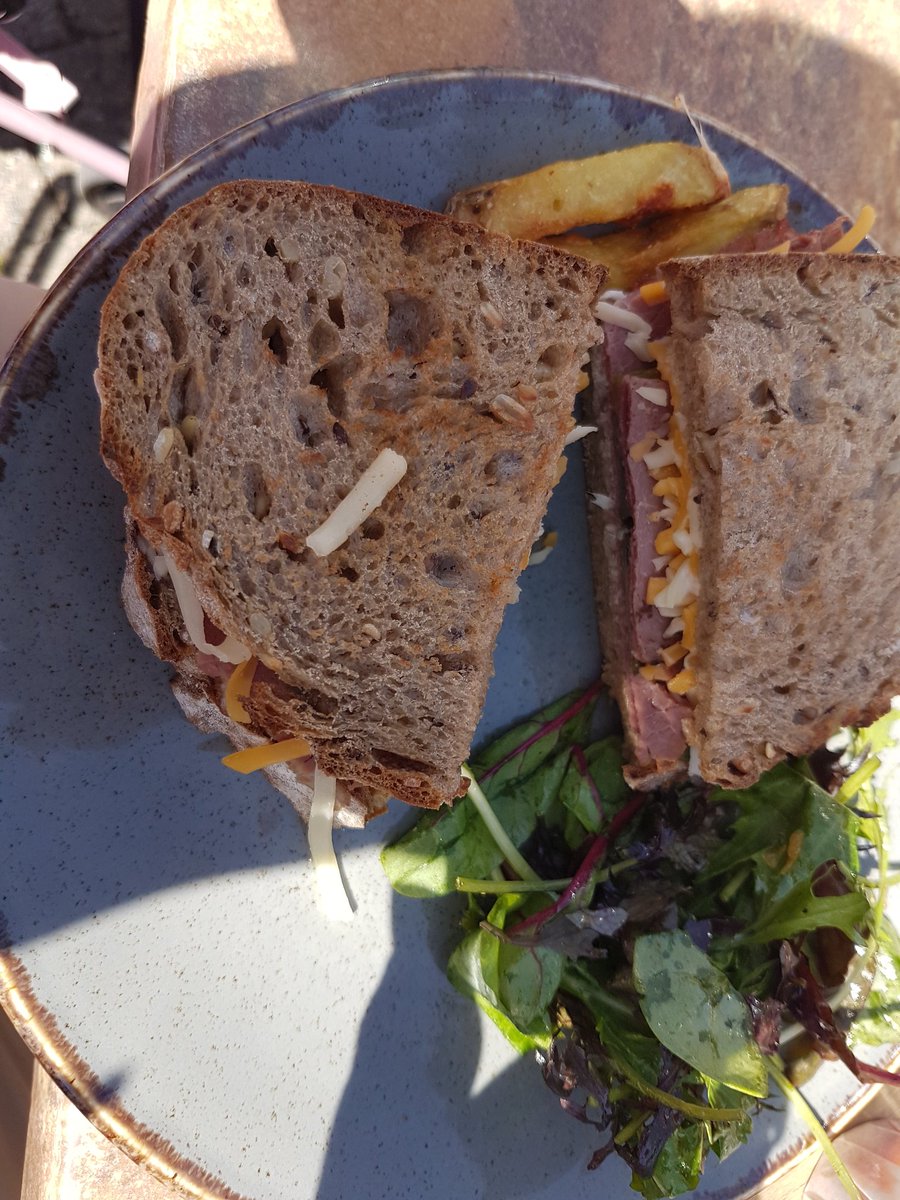 The tour of #PureCork continued today in #Crosshaven  beautiful place beautiful weather and food <a href="/croninspub/">Cronin's Pub</a> a must for a Tom Durkins <a href="/EnglishMarket/">The English Market</a> spice beef sandwich with gurkin  cheese and a bowl of posh fries 😋😋😋🌞🌞🌞