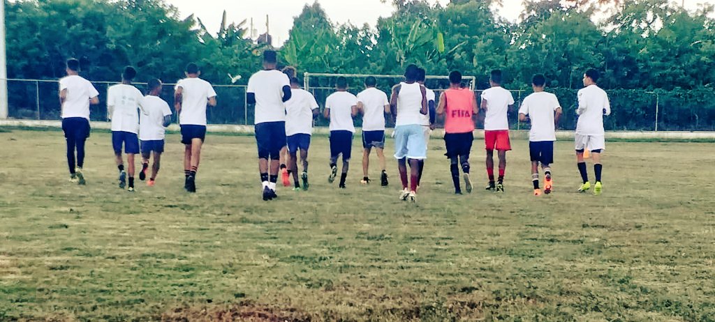 asofutmats's tweet photo. Comenzó nuestro entrenamientos de hoy Jueves Vamos Por más.

#SomosMTS #VamosMTS #Asofutmats 👏⚽️👊 https://t.co/zTRjhYBWws