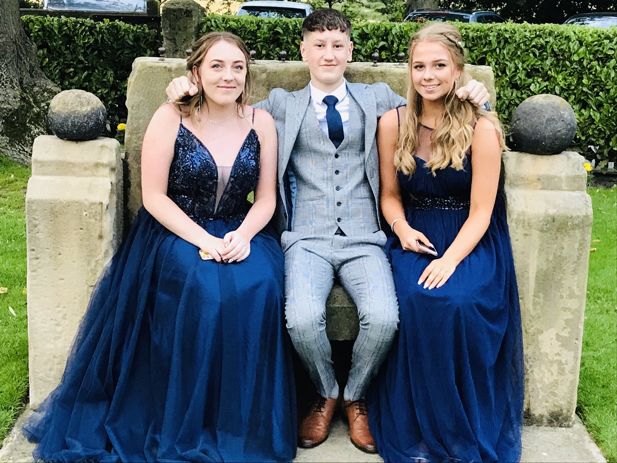PATCarletonHigh's tweet photo. It’s the #CHSprom2019 @RTMHotel https://t.co/ZSTjvdXbek