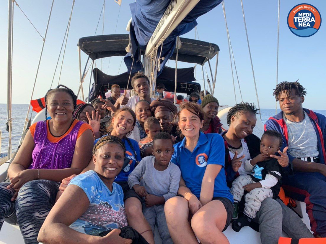 RescueMed's tweet photo. La celebrazione della vita: ecco i bambini, le donne e gli uomini salvati oggi pomeriggio dal mare e dall'inferno libico. Grazie a chi sostiene la nostra missione, siamo idealmente tutte e tutti a bordo. Viva #Mediterranea. https://t.co/iZuQEFZ3bB