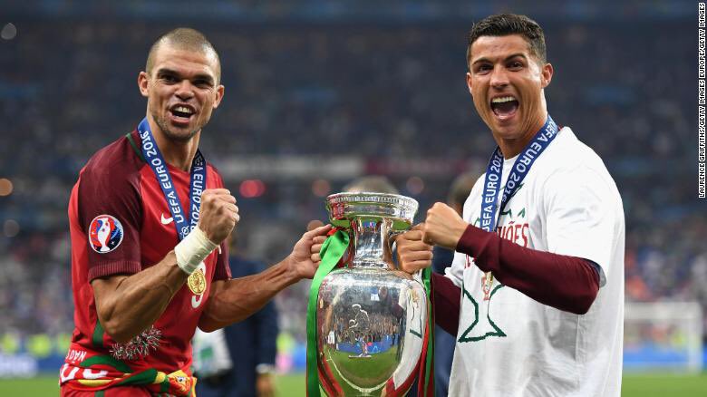 Week in Review: Banana Republic, Messi & Ronaldo for LV, Pepe