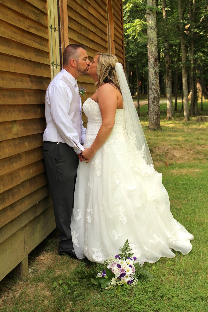 Congratulations to Guy &amp; Sandy.  We had a beautiful day for their wedding at #GraceValleyFarm in Shelbyville, TN.  #nashvilleweddings #weddings #tennesseeweddingvenues <a href="/NashvilleTenn/">Nashville Tennessee</a> <a href="/NashvilleWeddin/">Nashville Weddings</a> <a href="/NashvilleLife/">Nashville Life</a> <a href="/nashwedgals/">nashwedgals</a> <a href="/nashbrideguide/">Nashville Bride Guide</a> <a href="/NashvilleWed/">NashvilleWeddings</a> <a href="/TNweddingvenues/">Nash Wedding Venues</a>