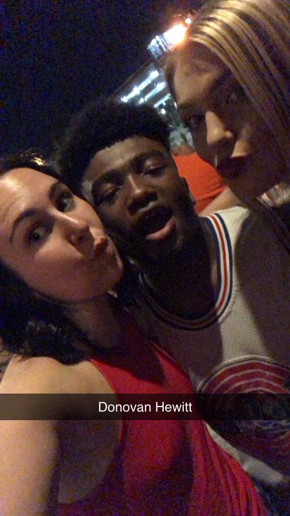 abbey_stechler's tweet photo. Met this man on June 22 at Midway but didn’t get a name or number. Twitter do your thing. https://t.co/Z0C6W9UIr7