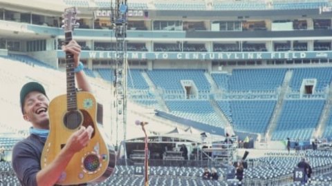 ColdplayItaly's tweet photo. Cause you make me feel like I'm alive again♥
@coldplay #Coldplay#ColdplayItaly https://t.co/Vw3uyEucsA