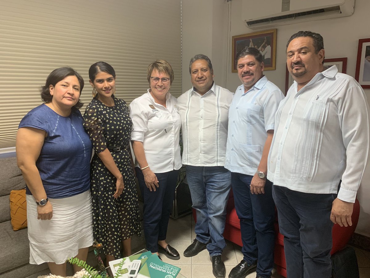 JavierSalinasN's tweet photo. Un gusto saludar a @LauraBeristain Presidenta Municipal de Playa del Carmen, Solidaridad, Quintana Roo y saber de su gran trabajo de equipo con su Cabildo @orlandomunozgo @alfonsoramirezc @ErickValdepenas @dipramses @Mx_Diputados @DiputadosMorena https://t.co/hji1zmgeb9