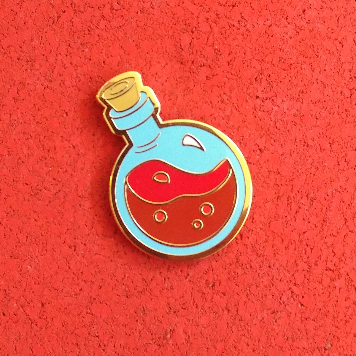 RocketManProps's tweet image. We&apos;re about 90% of the way to our #kickstarter goal and still have over a week left! Now the final push starts, if you haven&apos;t backed yet, now&apos;s your time, hlep us push on into some stretch goals! kickstarter.com/projects/gibbt… #potion #LapelPin #pin #pinstagram #pinsofig #dnd