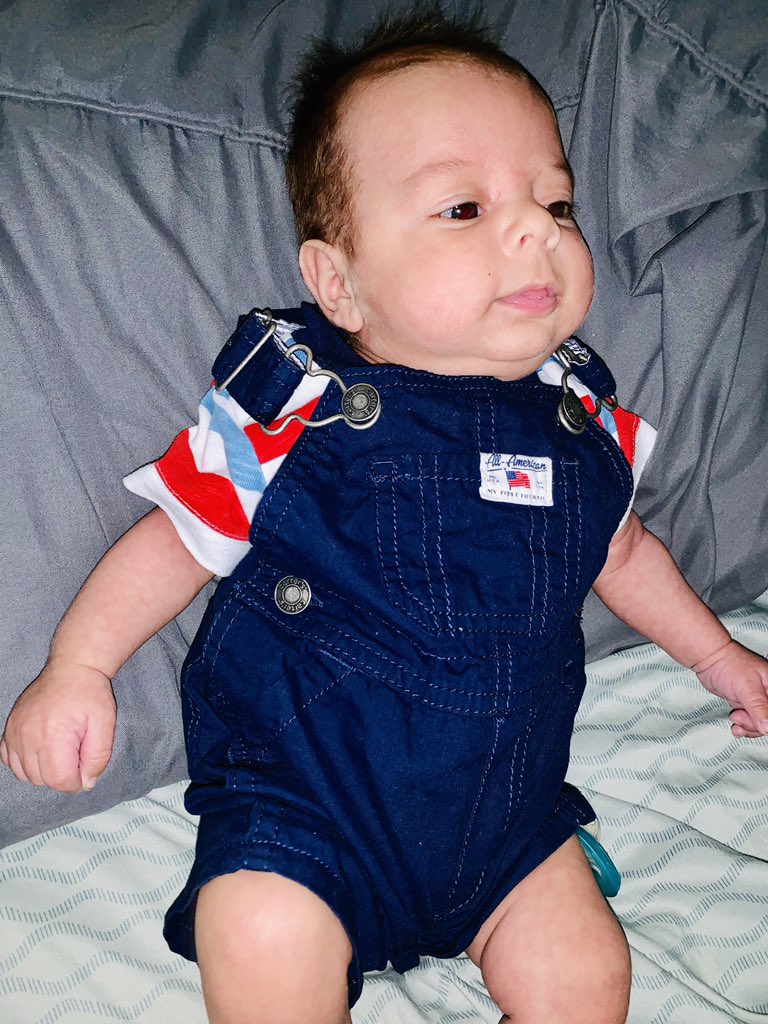 MeinekeKendall's tweet photo. Mommyβs firecracker isnβt feeling good this 4th of July, but spending the day cuddling my little love is greater than any firework showβ€οΈ #firstfourthofjuly https://t.co/vWhv37rEuJ