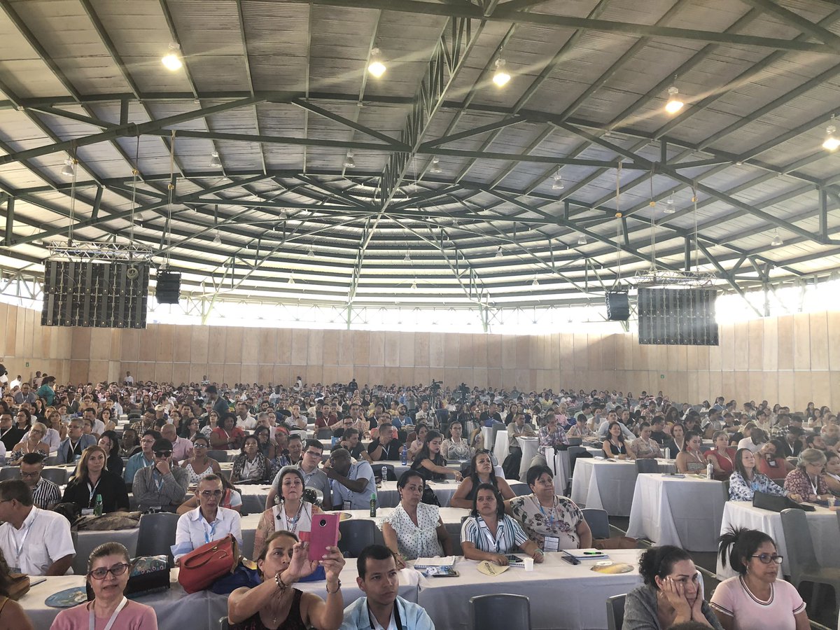 A esta hora Andrés Klaus Runge Postdoctor del Programa de Investigación en Ciencias Sociales, Niñez y Juventud de @_CLACSO docente y asesor @UdeA realiza su ponencia “Paradojas y antinomias del actuar pedagógico profesional” en Congreso Internacional de Política Educativa.