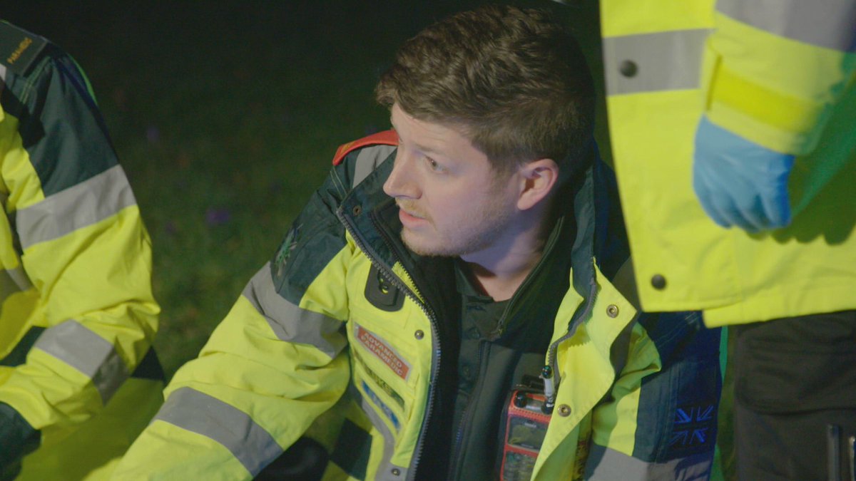 NWAmbulance's tweet image. The procedure that Luke's performing here is called an endo-tracheal intubation. It's a skill all paramedics have but in this difficult situation, Luke's advanced training really helps. It means that the patient can maintain his airway and therefore keep breathing #Ambulance