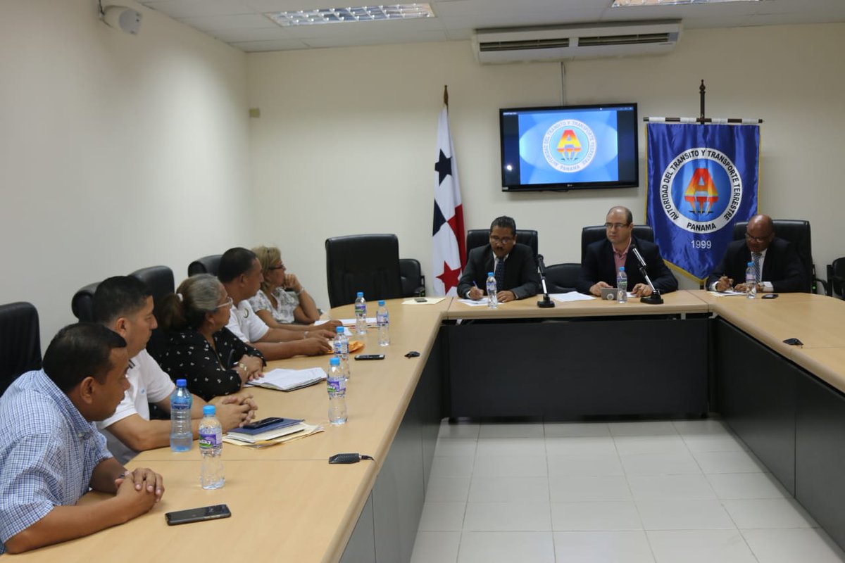 👉Comisión de representantes del transporte selectivo de Aguadulce, participan de reunión con Director General <a href="/MigueAMartinez8/">MIGUEL  A. MARTINEZ</a> y Subdirector @MICKYALEMAN2014 durante la tarde de hoy.