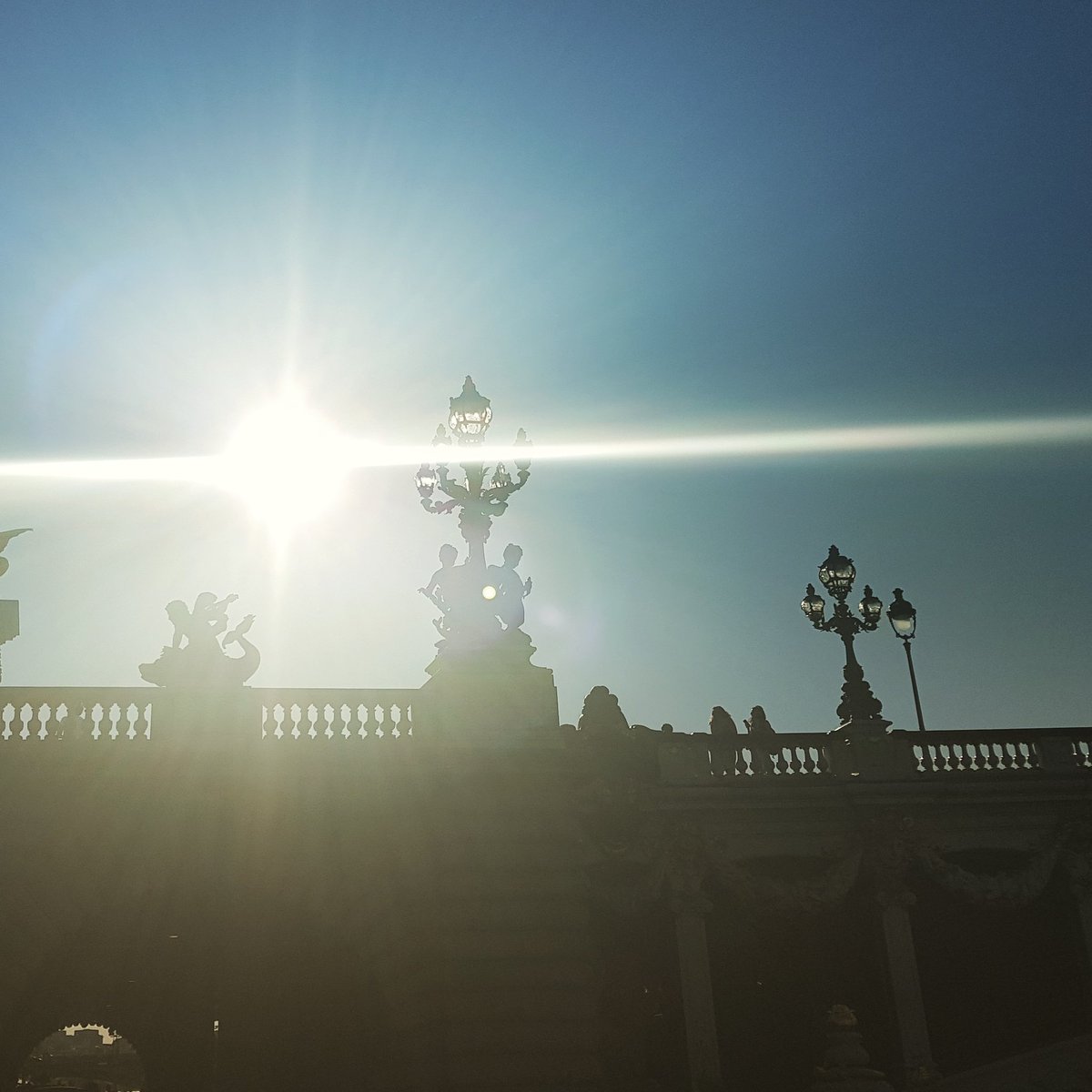 vanessavalence1's tweet image. #PontAlexandre3 #paris 🗼 #guinguettes 🎶 #quaisdeseine #seine #findejournée #été 
GUINGUETTES : Paris est une fête !🗼🎶🍷🧀🥖🎡🖼🗼