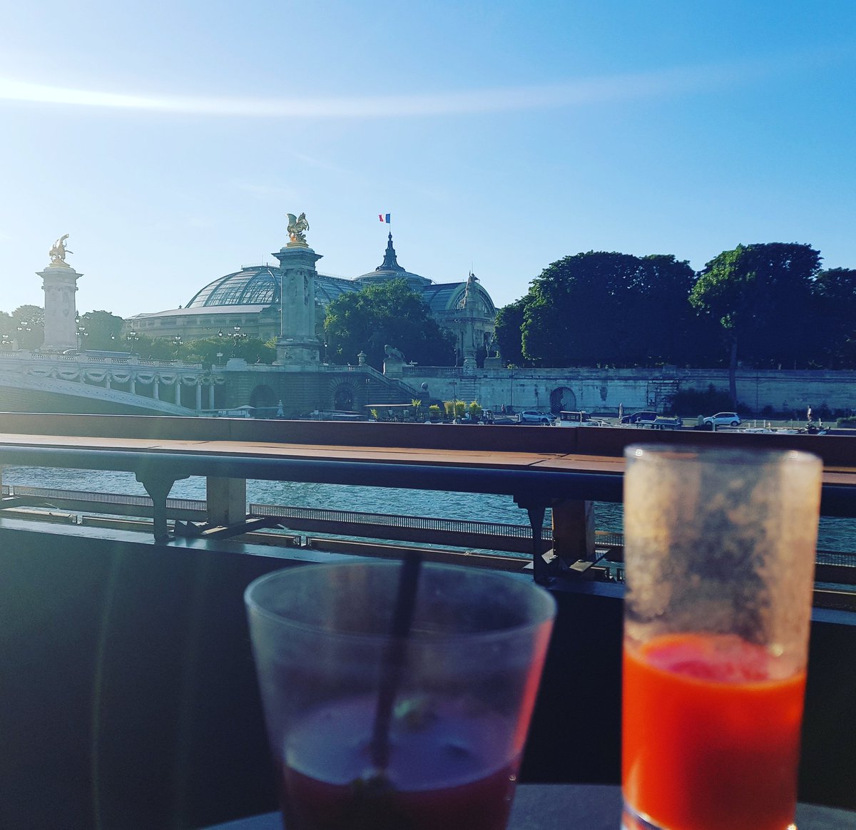 vanessavalence1's tweet image. #PontAlexandre3 #paris 🗼 #guinguettes 🎶 #quaisdeseine #seine #findejournée #été 
GUINGUETTES : Paris est une fête !🗼🎶🍷🧀🥖🎡🖼🗼