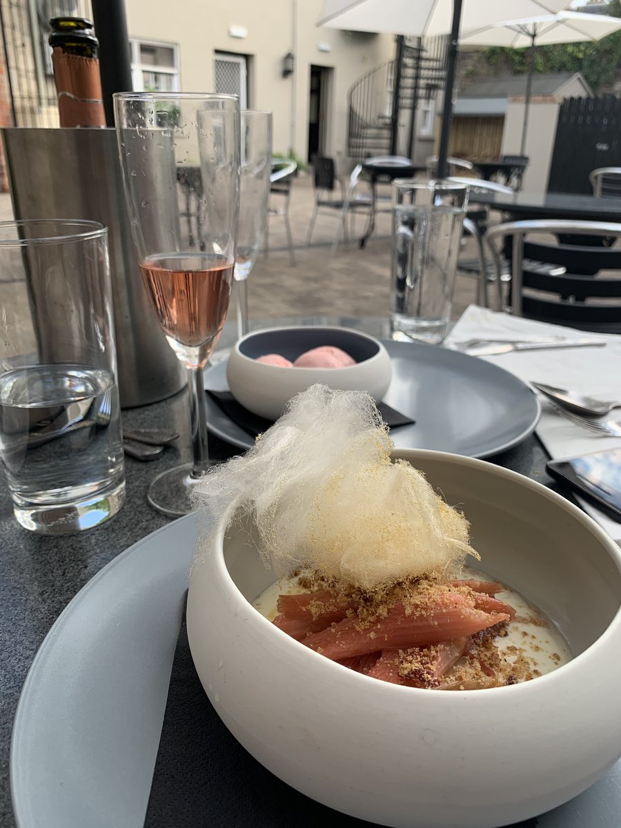 LauraFude's tweet photo. Dinner in the sunshine @14Georgian ☀️ @Great__Vine Bubbles and @FarmStonebridge pork scratchings ↪️ best pairing ever 🙌🏻 https://t.co/C1NoUa9mjz