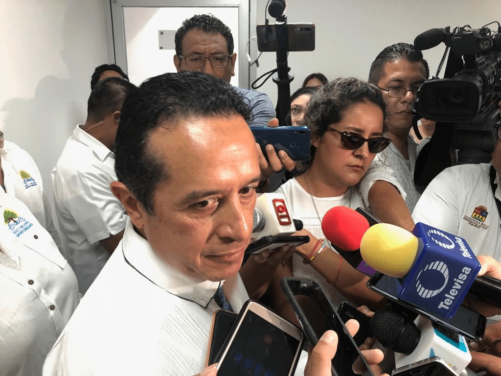 Noticaribe's tweet photo. LANZA GOBERNADOR ADVERTENCIA: Espera Carlos Joaquín que OPB "cambie de actitud" sobre el 'Mando Único' para no tener que asumir el control de la policía por decreto como en Solidaridad https://t.co/tEWEpnurqs https://t.co/2HhZHNUwh4