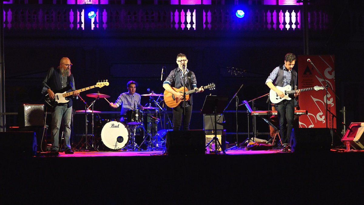 tramuntana_tv's tweet photo. Concert de @Pesh_music  a la plaça Josep Pla de #Figueres  en el marc de l'escola d'estiu de l'@AEMCAT_cat https://t.co/wKKjoP5HOI