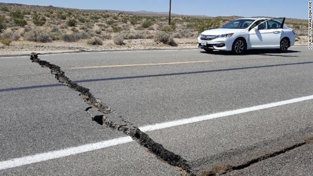 cnnbrk's tweet photo. Ridgecrest, California, where a 6.4 earthquake hit, is under a state of emergency https://t.co/U8Twq4LzJj https://t.co/oDo8oUBoES