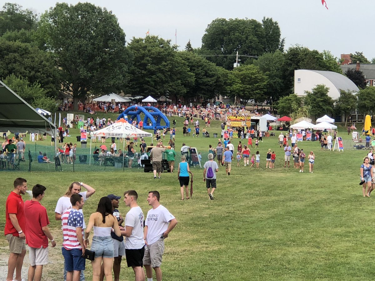 ChrisRCason's tweet photo. Fun time at #BakerPark in #FrederickMD on #4thofJuly with my Darling @Chonghong0325, @1069THEEAGLE Classic Hits Station, and @DinaCarole! https://t.co/6Ny1IyJrHB
