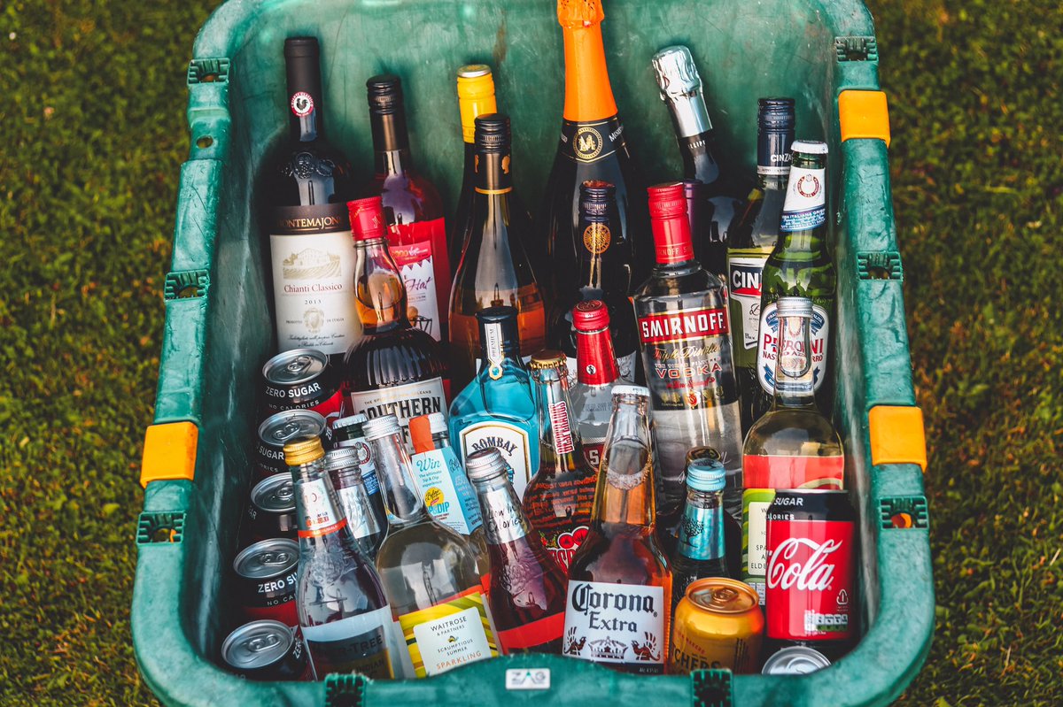 MK17MITP's tweet photo. Our biggest raffle prize is here!
Over £100 worth of alcohol &amp; soft drinks could be yours for just £5 per ticket!

Some of the drinks included are:
💫Bombay Gin
💫Smirnoff Vodka
💫Southern Comfort
💫Magnum Prosecco 

Plus bottles of wines, beers, tonics &amp; Coke Zeros!

#LoveMK https://t.co/zJvkvDcEPq