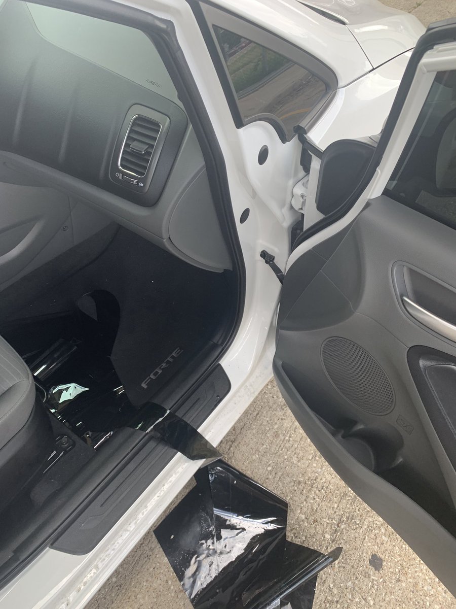 TalibanCustoms's tweet photo. “Fishbowl to a Limo, transparent with the paint job but you can’t see who in though...” 😭🔥 #2018KiaForte #PresidentialTints #TalibanCustoms #IndependenceDay #CustomCars #WindowTint #FollowUs #TFB #KiaForte #CarEnthusiast 🚗💨 https://t.co/fm7VDyQ37i