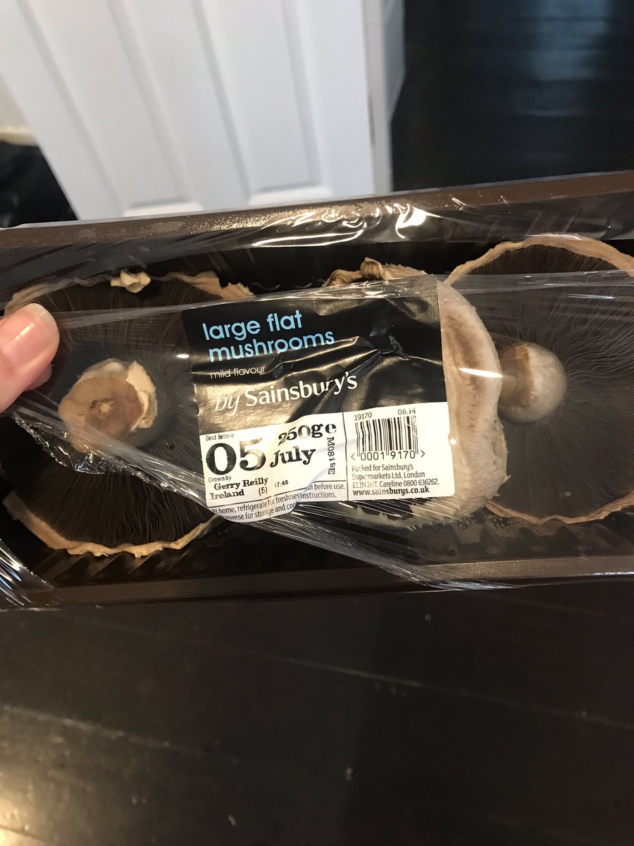 LauraMariaNov's tweet image. Fresh mushrooms bought a few hours ago from @sainsburys in Bell Green...mouldy 😞😞😞 #notgoodenough