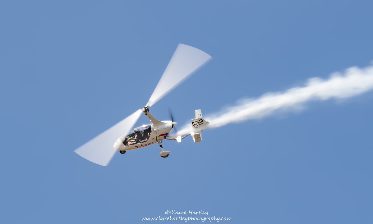 The light catching the props of <a href="/Autogyro007/">Gyro Air Displays</a> @WestonAirFest