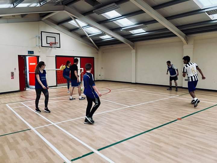 CarrickYMCA's tweet photo. Another Thursday another INDOOR FOOTBALL session.
#YMCA #Carrickfergus #YESCarrickfergus #YouthEngagementService #HealthAndWellbeing #MentalHealth #NorthernIreland #YoungPeople #HealthHub #GetInvolved #DoSomething #FaceToFaceTime https://t.co/2YbFdF61lu