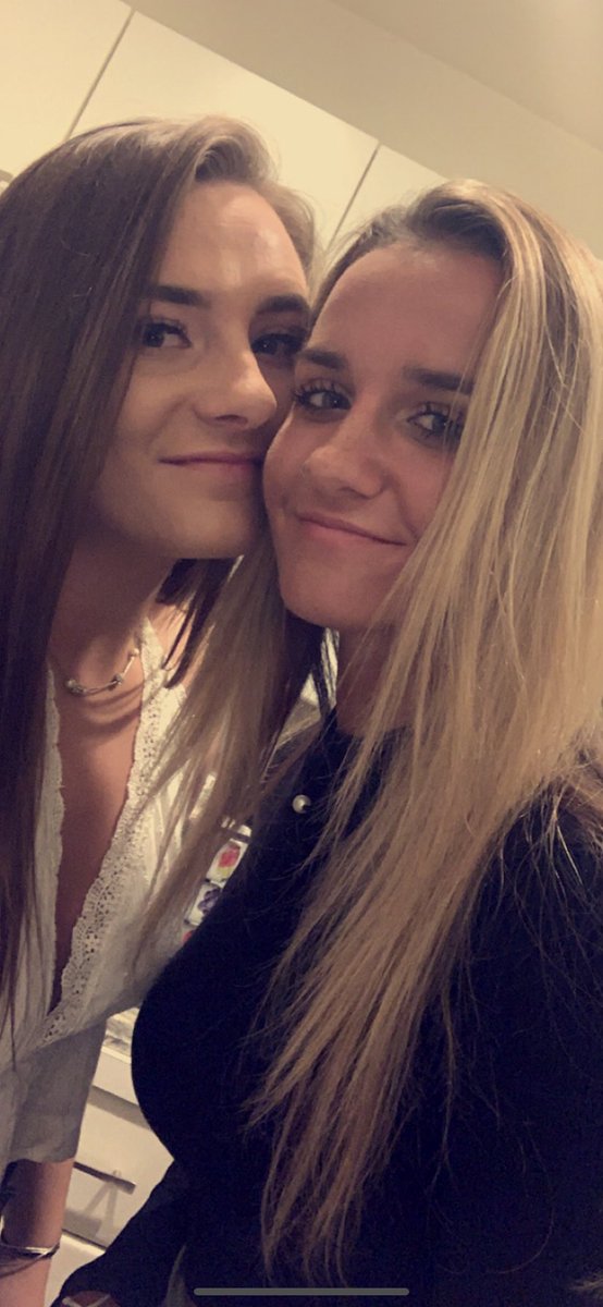 jilljelonek's tweet photo. HUGE Happy Birthday to this crazy weird girl I love so much 🤩🤪 https://t.co/8pdB9opua5