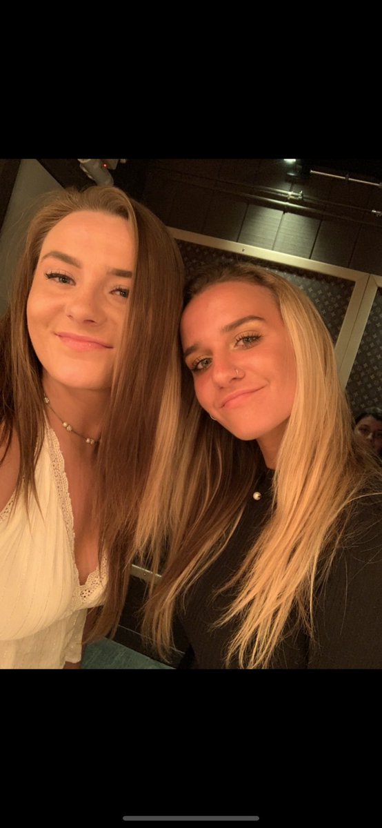 jilljelonek's tweet photo. HUGE Happy Birthday to this crazy weird girl I love so much 🤩🤪 https://t.co/8pdB9opua5