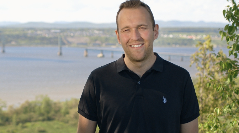 Simon est copropriétaire de la ferme maraîchère familiale avec ses parents. Pour sa part, c’est le côté gestion qui l’allume; c’est pourquoi il s’est spécialisé en faisant des études dans le domaine.

Regardez son portrait : bit.ly/2Xq2COr
#adlpre