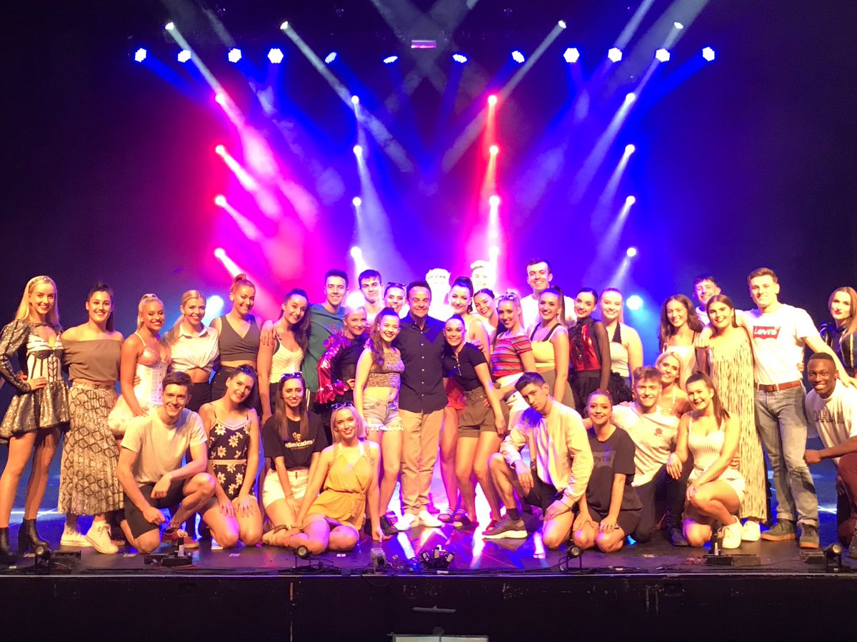 Jonny_Wilkes's tweet photo. My other best mate turned up tonight !!! @antanddec ...@WilkesAcademy end  of year show !! https://t.co/YclppbSSG7