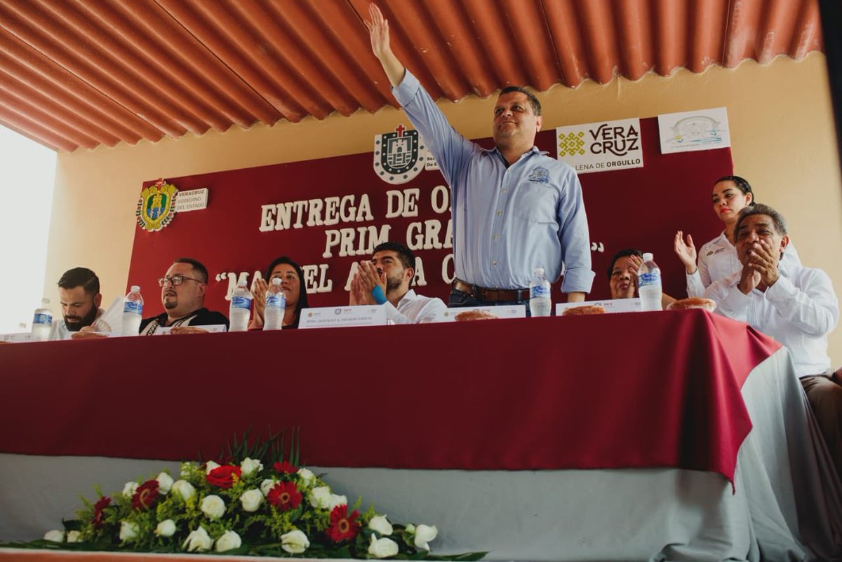 CosamaloapanDe's tweet photo. La educación ha sido un compromiso desde el primer día de mi gobierno, hoy, con la visita del Secretario de Educación @ZenyazenEscobar quedó demostrado una vez más que es nuestro eje fundamental de la administración, una obra tan relevante como lo fue en la Escuela Camacho. https://t.co/PUeDHFzHEI