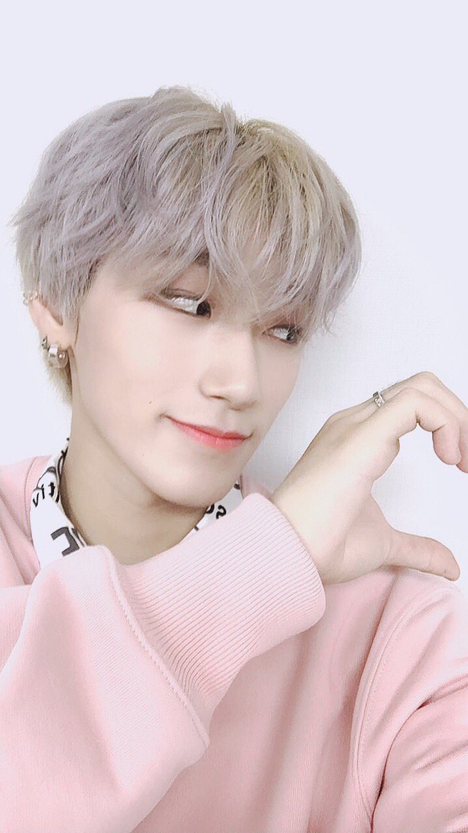 ATEEZofficial's tweet image. [#산] 보고싶은 에이티니❤️
오늘도 사랑해요❤️
조금만 서로 꾹 참아요😊
#ATEEZ #에이티즈