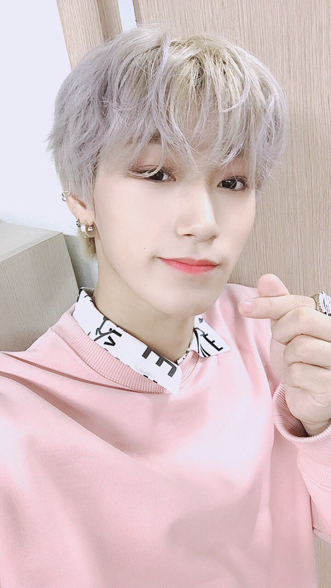 ATEEZofficial's tweet image. [#산] 보고싶은 에이티니❤️
오늘도 사랑해요❤️
조금만 서로 꾹 참아요😊
#ATEEZ #에이티즈