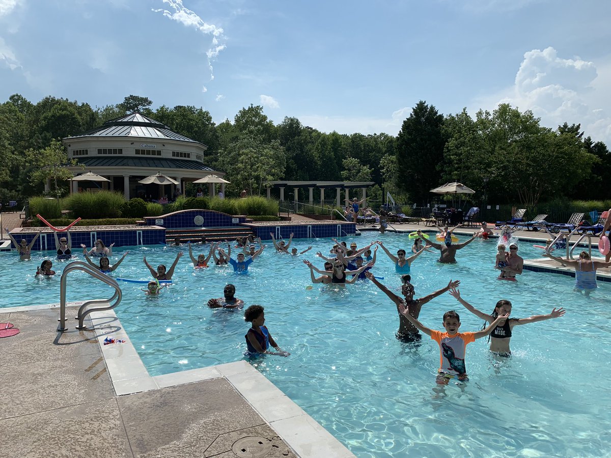 WilliamsburgFun's tweet image. Dancing the YMCA in the pool at our Independence Day Pool Party. #PoolParty #DRFourthofJuly #PACIndependenceDay #GreenspringsActivities
