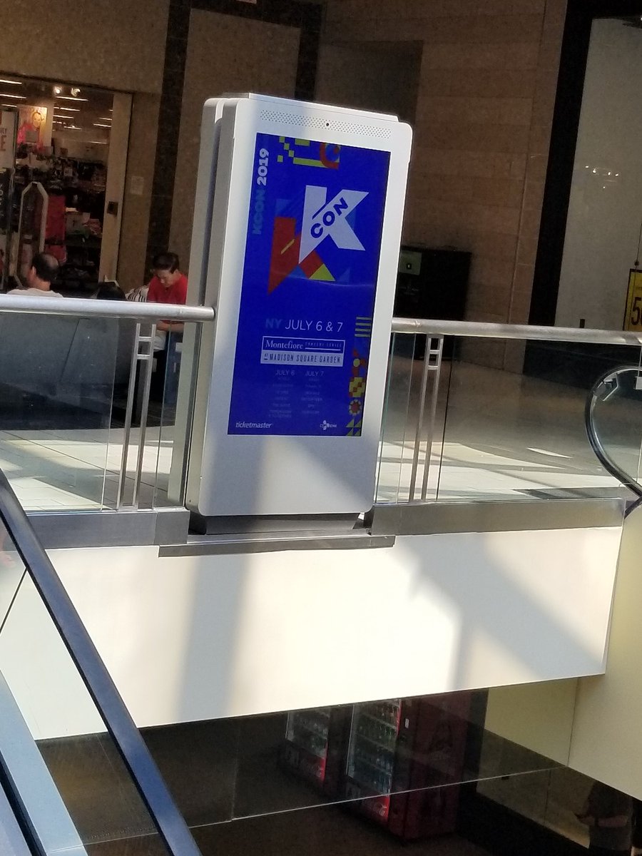 mame_phun_'s tweet photo. Came shopping with my mom on july 4th at queen center mall and saw the kcon ny 2019 ad 😂😂😂😂
#KCON19NY #ISeeKcon https://t.co/isyYg9mx1u