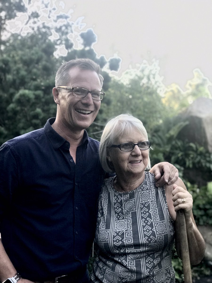 GallivantsBlog's tweet photo. At Hampton Court Flower Show after everyone left, we wandered past Duchess of Cambridge’s garden to see garden designer Adam White and mum, clearing up. They stopped to chat and let us look around. The nicest, most humble people - garden rather gorgeous too... @davies_white https://t.co/SlokPiBUWr